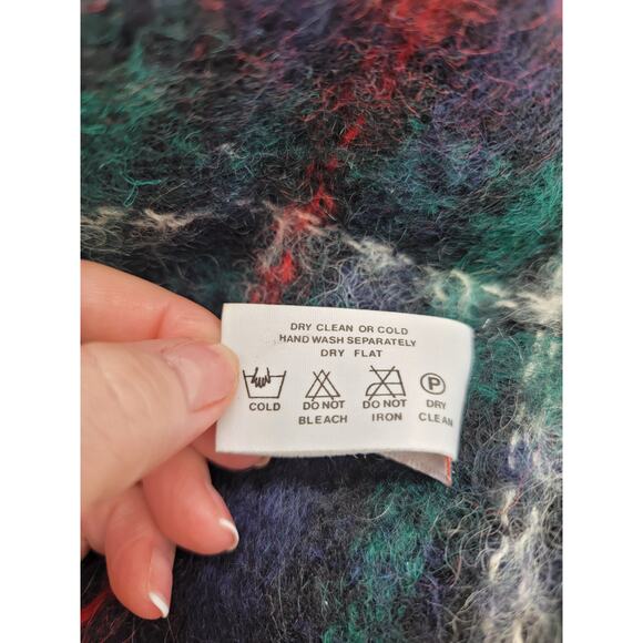 Cadaz Mohair and Wool Blend Tartan Plaid Scarf 70x9 Made in Scotland Green & Red - Picture 7 of 8